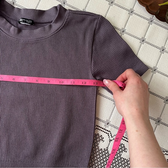 Zara ribbed crop tee in charcoal grey size medium/large - Picture 5 of 6